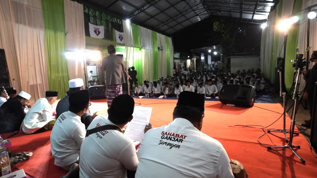 Ribuan Santri Dan Para Ulama Lakukan Istighosah Akbar Untuk Doakan Ganjar Pranowo Pada Pilres