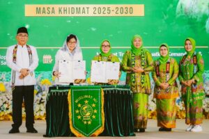 Resmi Dilantik sebagai Ketua Umum Dewan Pembina PP Muslimat NU 2025–2030, Khofifah Luncurkan Pelatihan Paralegal dan Lembaga Advokasi Hukum Keluarga